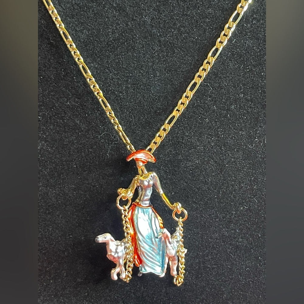 New pendant/brooch 18kt plated chain